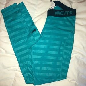 Nike pro workout leggings